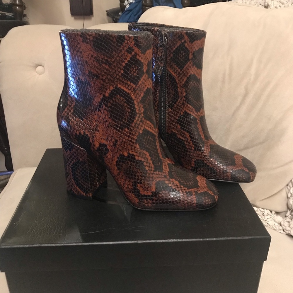 Ash boots